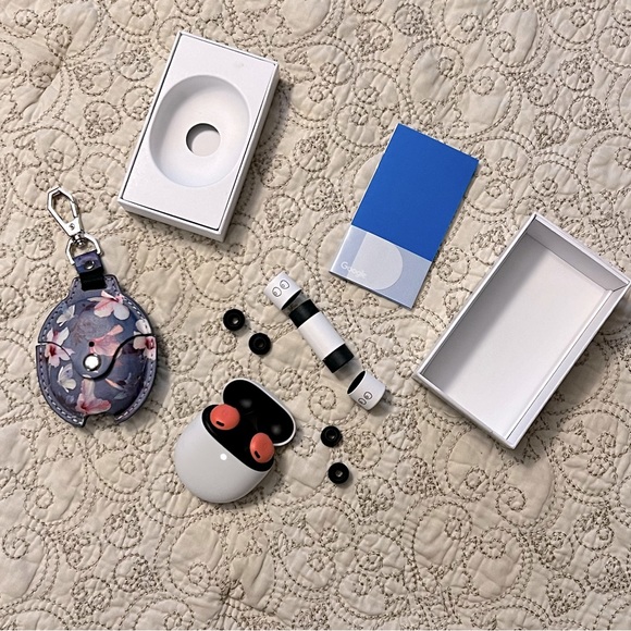 Google Pixel Buds Pro in Coral -Active Noise Canceling- Multipoint Connectivity - Picture 3 of 8